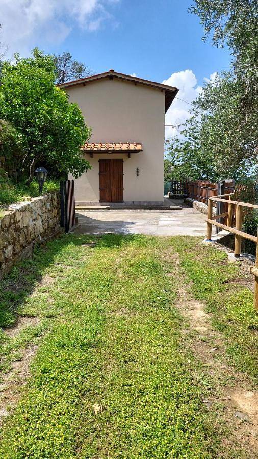Appartamento per 2 persone, con Terrazza e Giardino nonché Panorama a Calci