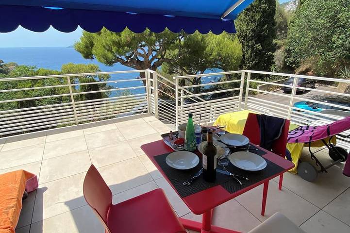 Appartement entier, Appartement rénové, vue mer, orienté S-O,  terrasse, prés Monaco, plage Mala in Cap-d'Ail, Côte méditerranéenne (France)