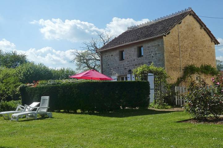 Gîte pour 4 personnes, avec terrasse et jardin