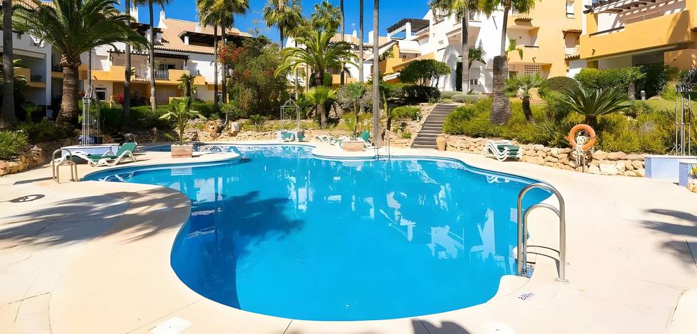 Ferienhaus 'La Casona' mit Meerblick, WLAN und Klimaanlage in Las Chapas, Marbella