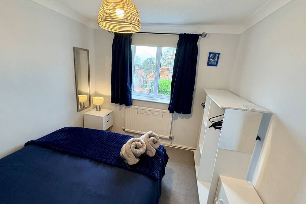 Halcyon House - sleeps 5 guests in 3 bedrooms in Bodham, Norfolk Coast