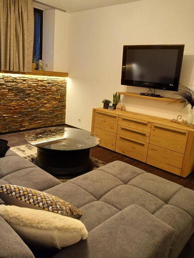 Ferienwohnung für 3 Personen, mit Terrasse und Garten in Treuen