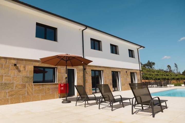 Location de vacances pour 20 personnes, avec jardin et piscine ainsi que terrasse et vue dans Codeçoso - 2