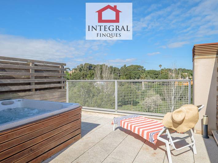 Gîte pour 5 personnes, avec piscine ainsi que terrasse et jacuzzi, animaux acceptés à Calonge