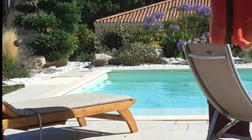 Location de vacances pour 2 personnes, avec Terrasse ainsi que Jardin et Piscine à Jarnac