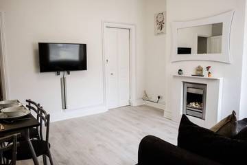 Holiday Rental for 9 People in Stoke-on-Trent, West Midlands, Photo 1