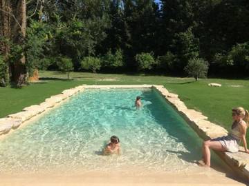 Villa for 9 people, with view and garden as well as pool in Avignon