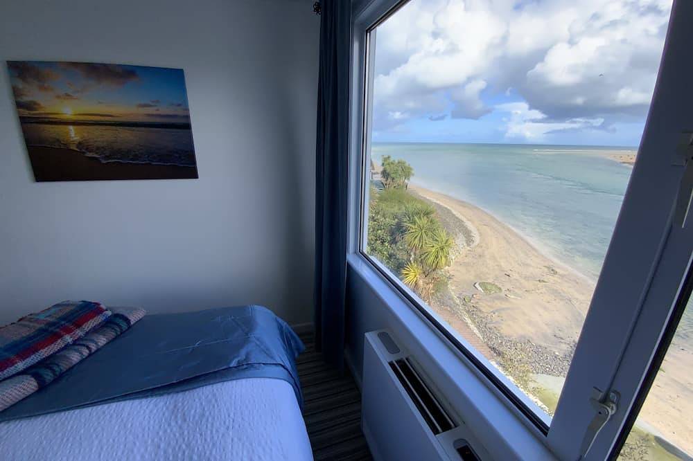 Beachpad's Beach House on *Best Beach 2024 The Times with +Hot Tub Parking Wifi in Hayle, Cornwall
