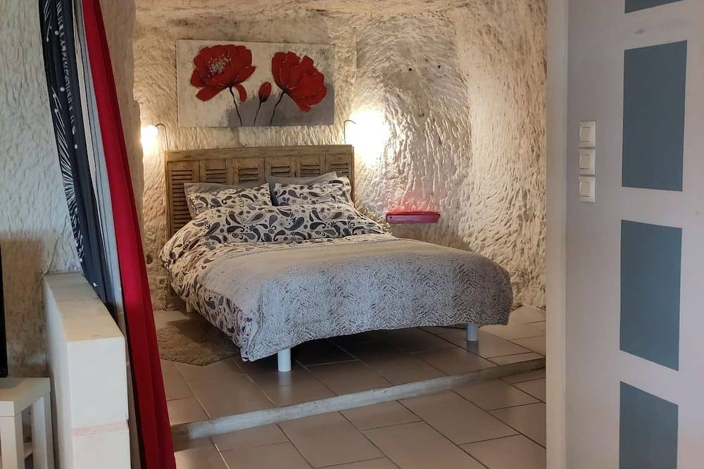 Gite Troglodyte Atypique - Garden Suite, Loire view - near the castles in Rochecorbon, Tours region