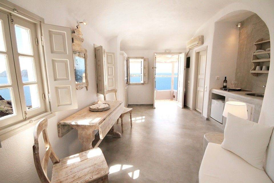 Stunning Caldera Views | Oia Cave Superior Studio | Caldera Views in Ormos Ammoudiou, Oia