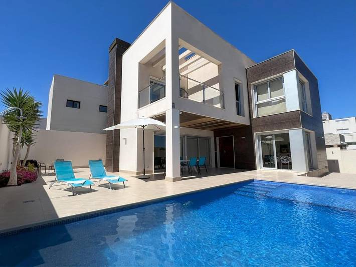 Casa rural para 6 personas, con Balcón y Terraza además de Jardín y Piscina en Pilar de la Horadada
