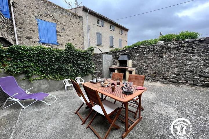 Location de vacances pour 5 personnes, avec jardin à Limousis