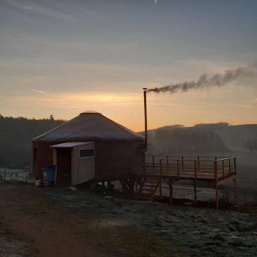 Tente pour 6 personnes, avec vue et terrasse dans la Loire