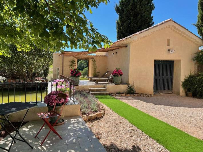 Chambre d’hôte pour 26 personnes, avec vue ainsi que piscine et jardin dans le Var - 2