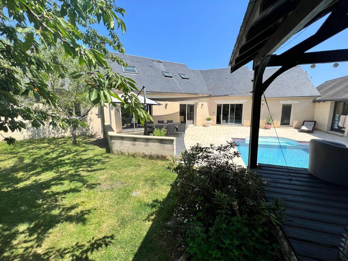 Three-Bedroom House in Chambray-lès-Tours, Région de Tours