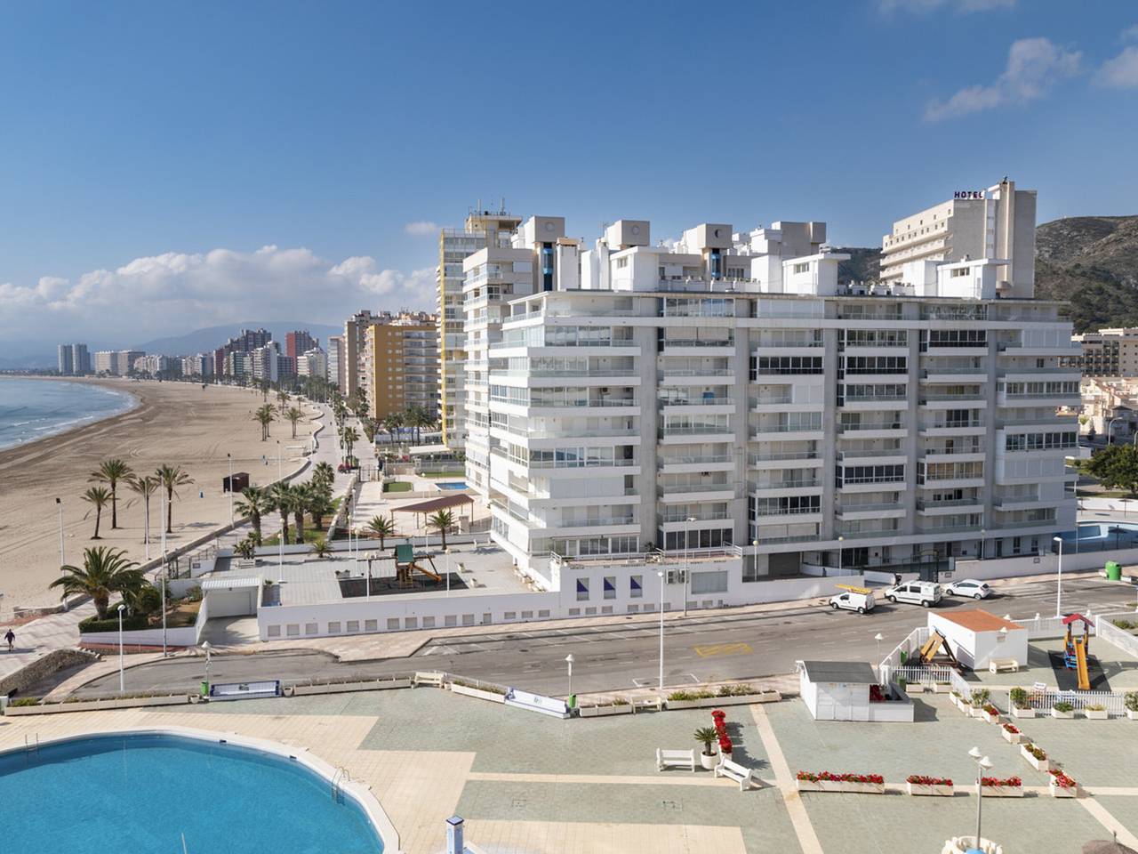 Entire apartment, Seafront apartment with pool and parking in Cullera in Cullera, Costa de Valencia