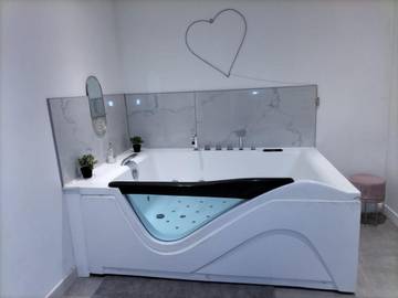 Gîte pour 3 personnes, avec jacuzzi à Malemort-du-Comtat