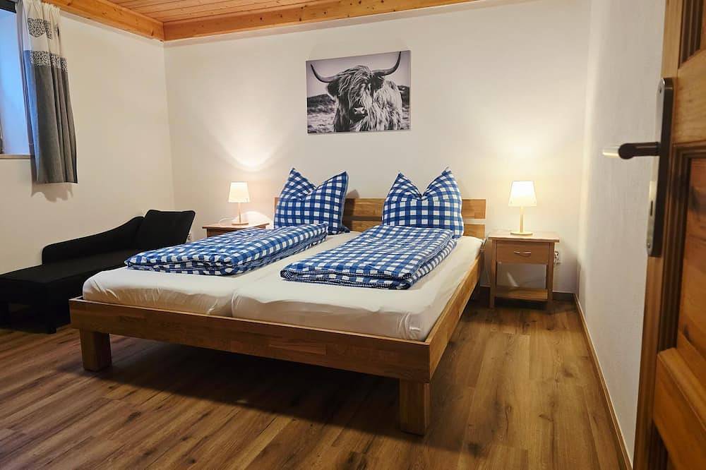 Ganze Wohnung, Gemütliche, ebenerdige Ferienwohnung (60 qm) mit zwei Schlafzimmern in Neunburg vorm Wald, Naturpark Oberpfälzer Wald