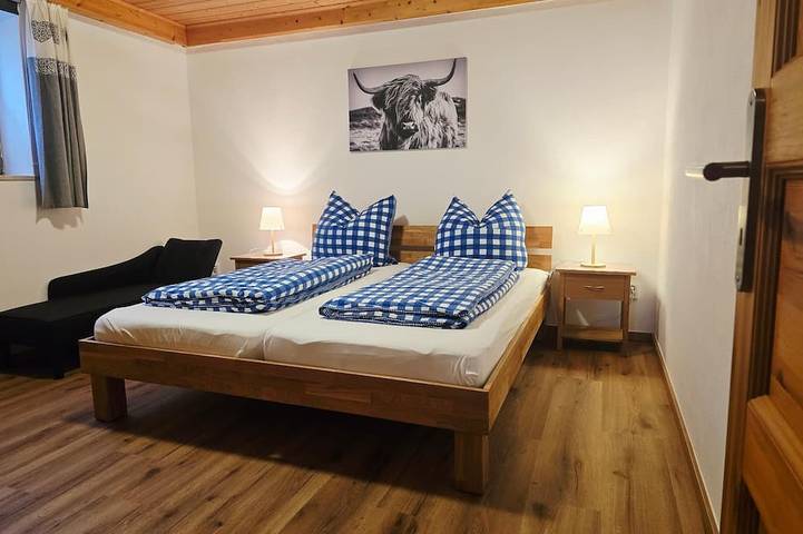 Ganze Wohnung, Gemütliche, ebenerdige Ferienwohnung (60 qm) mit zwei Schlafzimmern in Neunburg vorm Wald, Naturpark Oberpfälzer Wald