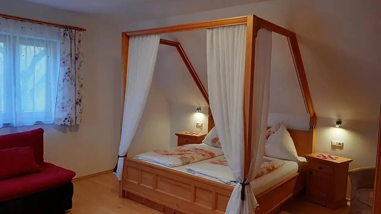 Ganze Ferienwohnung, Ferienwohnung für 4 Personen (100 m²) in Feldbach in Südoststeiermark, Feldbach