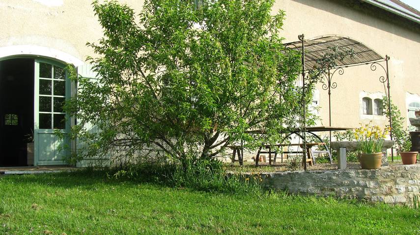 Cottage pour 4 personnes, avec jardin à Augy-sur-Aubois