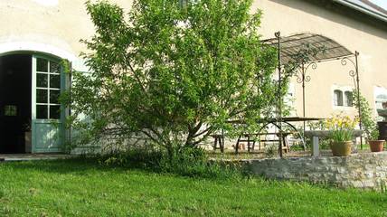 Chambre d’hôte pour 4 personnes, avec jardin à Augy-sur-Aubois