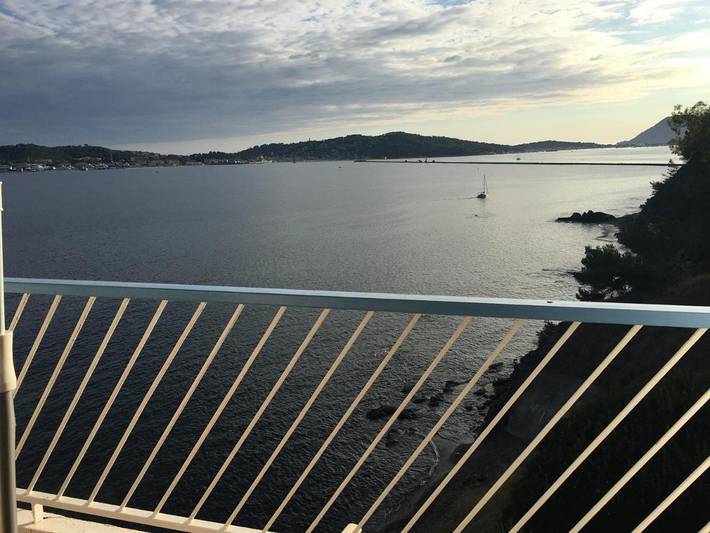 Ferienwohnung für 4 Personen, mit Ausblick und Garten in Toulon - 2