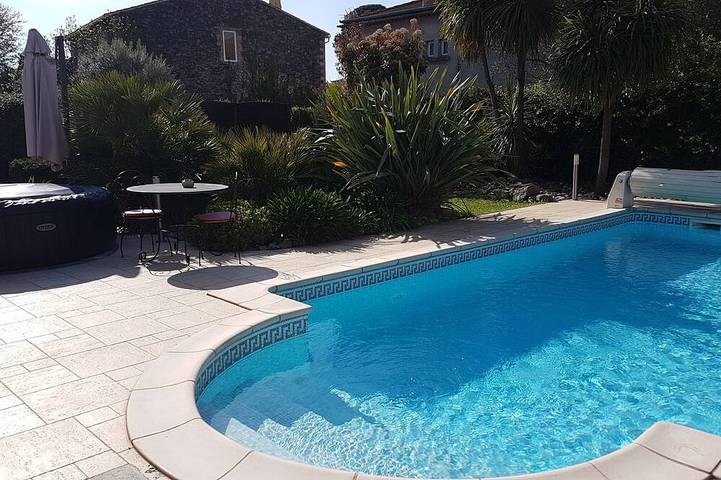 Location de vacances pour 3 personnes, avec jardin et terrasse à Lézignan-la-Cèbe