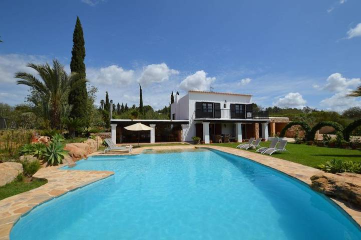 Casa de vacaciones para 6 personas, con vistas y balcón además de jardín y piscina - 1
