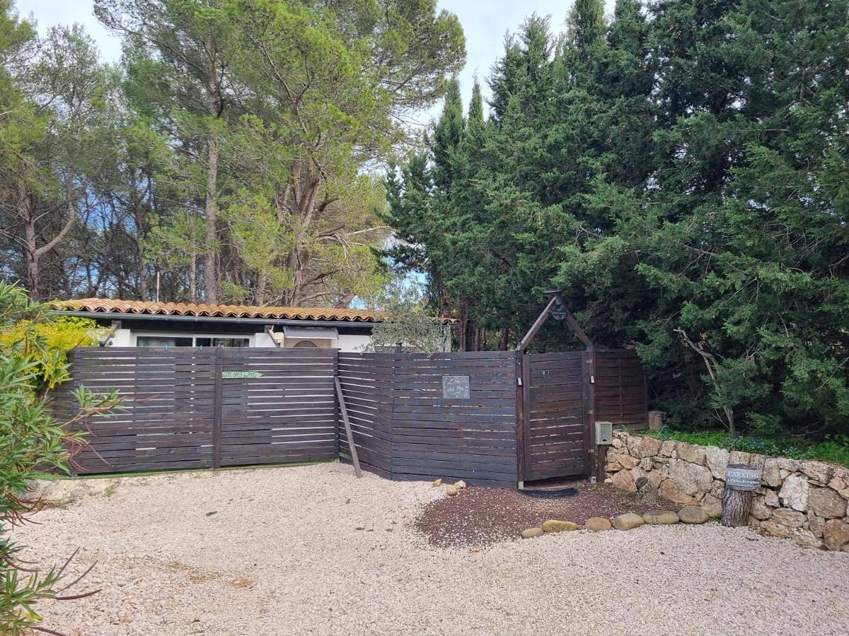 A l'Orée des pins - Gite et spa de 30 m2- Options Home Cinéma, Romantique in Cuges-les-Pins, Région de Marseille