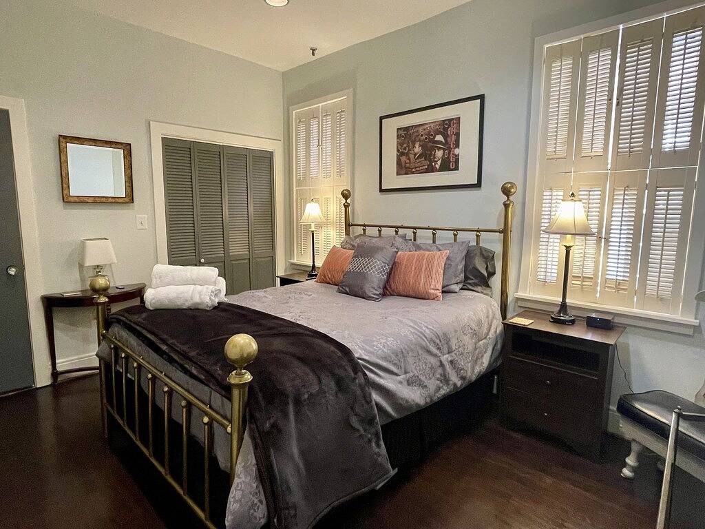 Beautiful 2 level condo in the heart of Old Town Alexandria in Alexandria (VA), Alexandria City