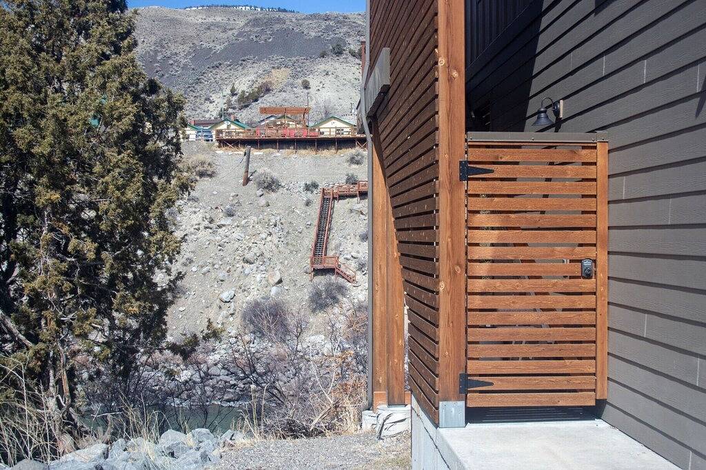 Ganze Wohnung, Rive Gauche -Waterfront Studio Apartment in Gardiner Just Outside Yellowstone in Gardiner, Absaroka Range