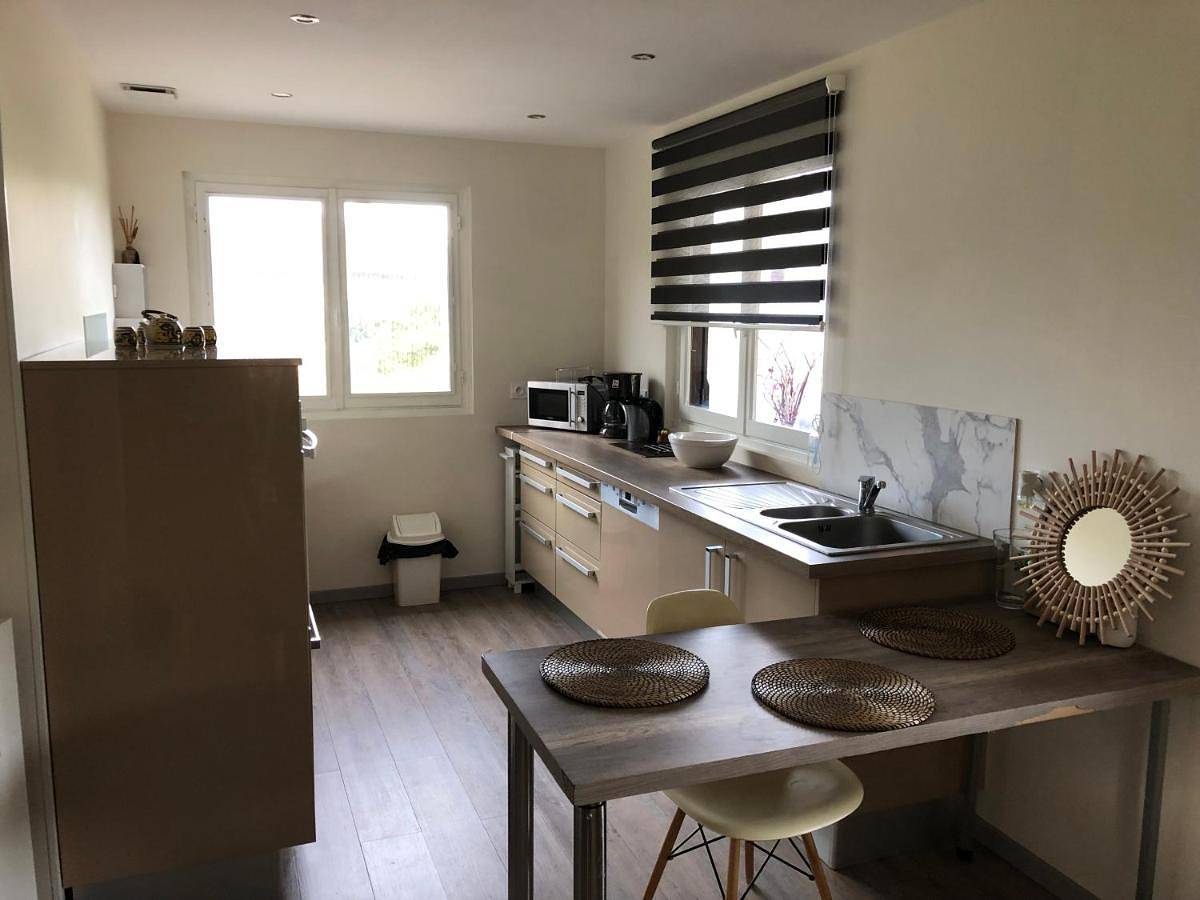 Appartement entier, One-Bedroom Apartment in Renage, Isère