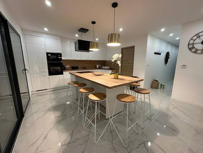 Cottage pour 10 personnes, avec terrasse et jardin, animaux acceptés à Ruffey-lès-Echirey