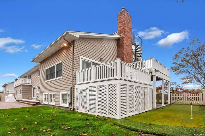 Vacation rental for 6 people, with yard and hot tub as well as balcony, with pets in Hempstead