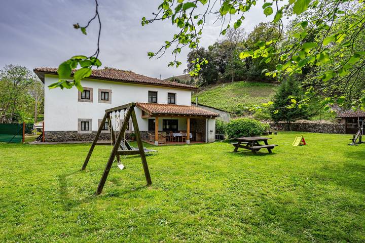 Casa rural para 5 personas, con Balcón y Jardín en Nueva de Llanes