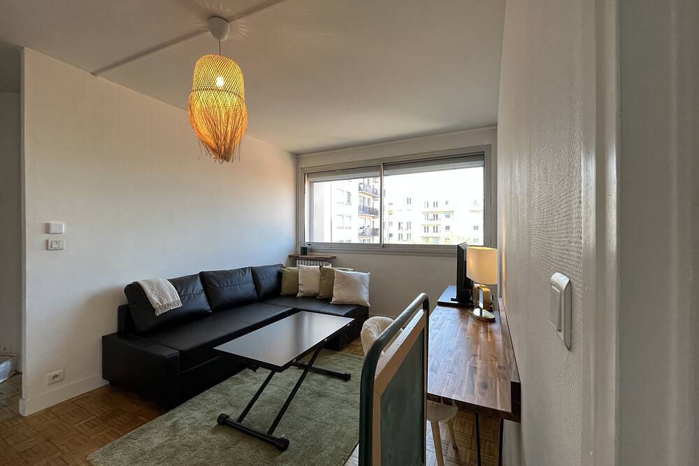 Appartement entier, 70m du métro M4 Barbara, 2P chic et calme - 4 personnes maximum in Montrouge, Hauts-de-Seine
