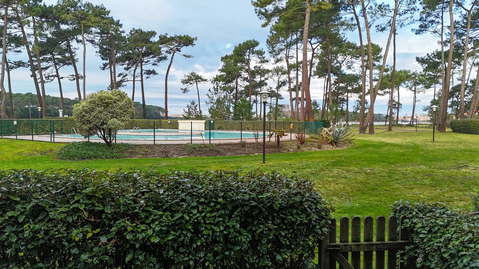 Apartamento entero, Apartamento «La Canopée» con vistas al lago, piscina compartida y aire acondicionado in Soustons, Côte d’Argent