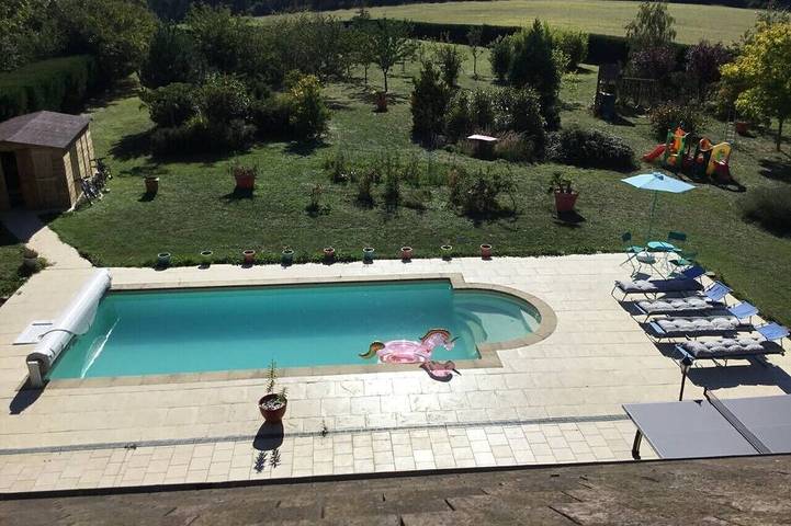 Location de vacances pour 11 personnes, avec terrasse et jardin à Turny