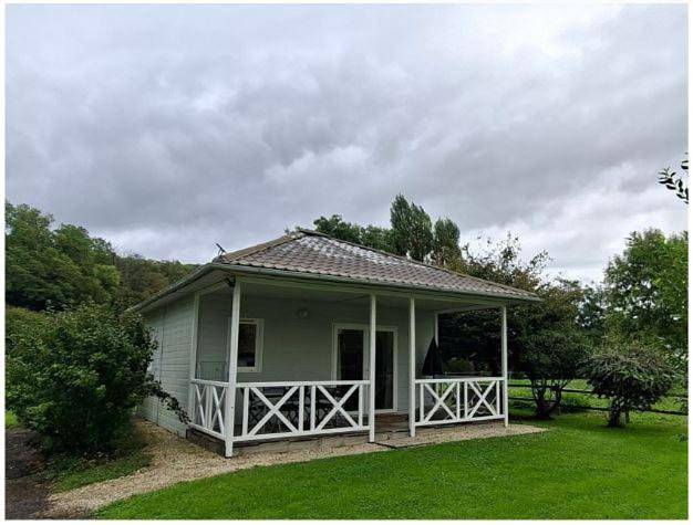 Gîte pour 4 personnes, avec vue sur le lac ainsi que jardin et vue à Traves (homonymie) - 3