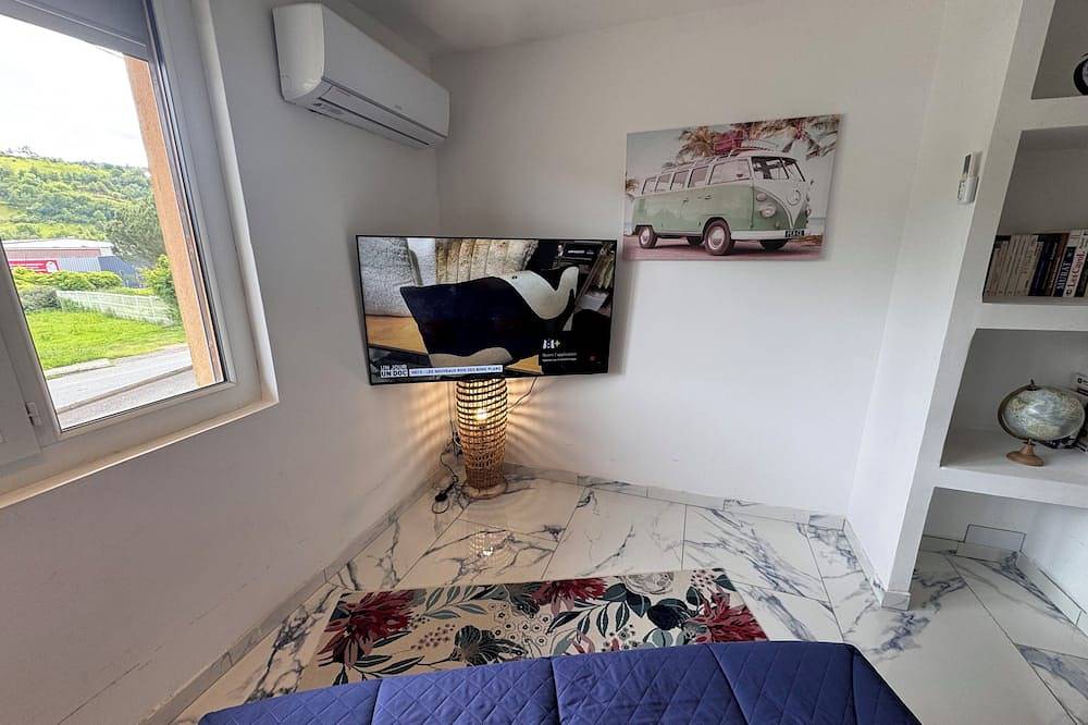 Ganze Wohnung, T3 Moderne - Air conditioning - Private parking - Sleeps 4 in Decazeville, Aveyron