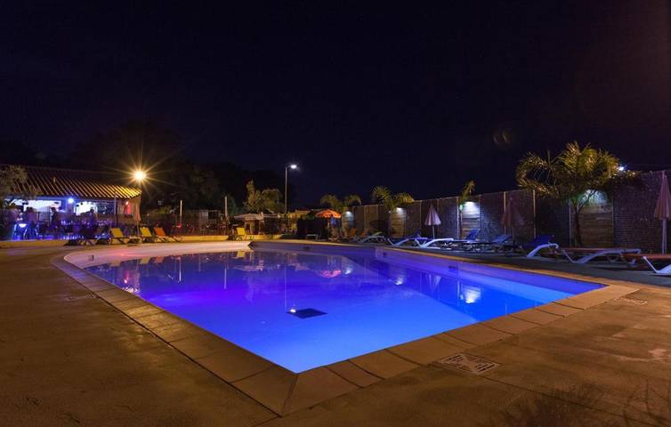 Location de vacances pour 6 personnes, avec piscine ainsi que bassin pour enfant et terrasse, animaux acceptés à Alénya