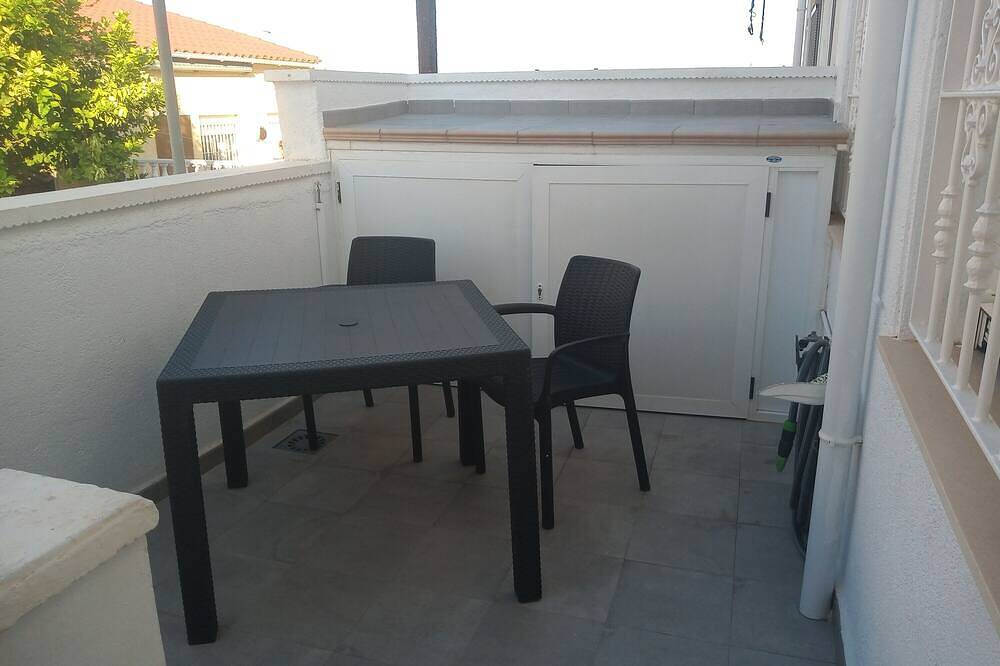 Apartamento entero, Apartamento 'Orientados Al Sur Yeyo Marina' con Terraza Compartida, Wi-Fi y Aire Acondicionado in San Fulgencio, Costa Blanca