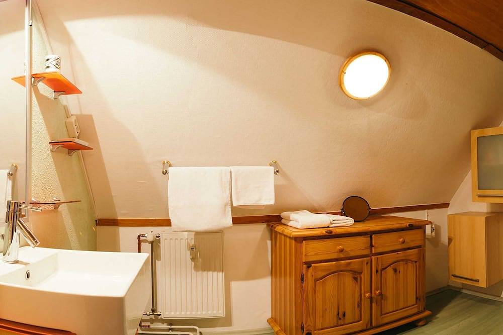 Ferienwohnung unterm Reetdach in Woorke - Ferienhaus und -wohnung unterm in Patzig, Rügen