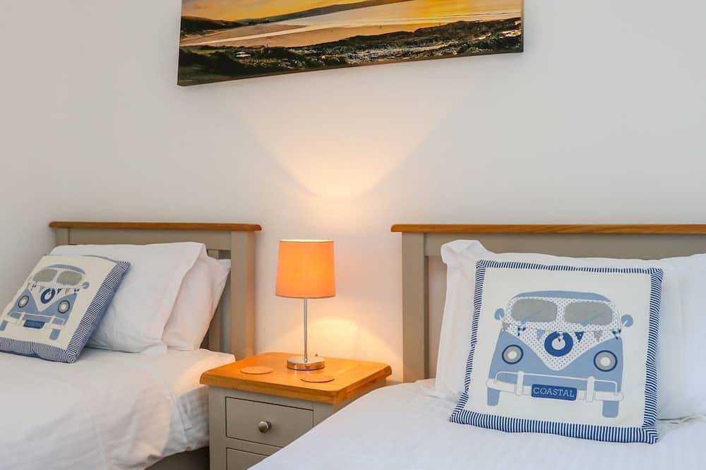 Seashore, romantic, character holiday cottage in Woolacombe in Woolacombe, Devon