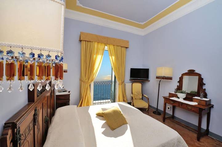 Villa Principessa, by Amalfivacation.It Sea Access, Pool, Sea View, Terraces. in Marmorata, Ravello