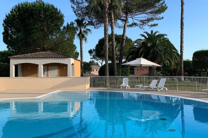 Appartement de vacances pour 2 personnes, avec jardin et piscine, animaux acceptés à Mougins