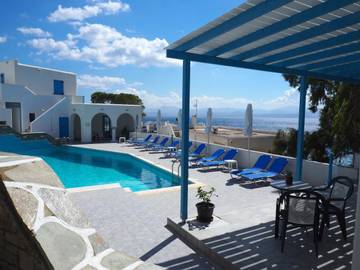 Cottage pour 2 personnes, avec vue ainsi que piscine et jardin dans Píso Livádi