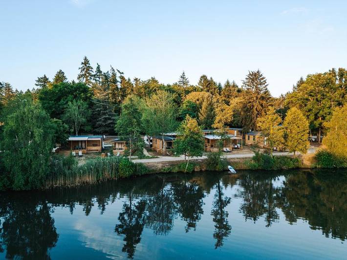 Camping pour 2 personnes, avec jardin et vue ainsi que terrasse et vue sur le lac
