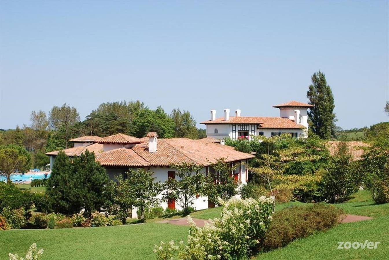 Apartamento entero, Apartamento 'Bordaberry' con piscina compartida, terraza privada y Wi-Fi in Urrugne, Region de Bayona